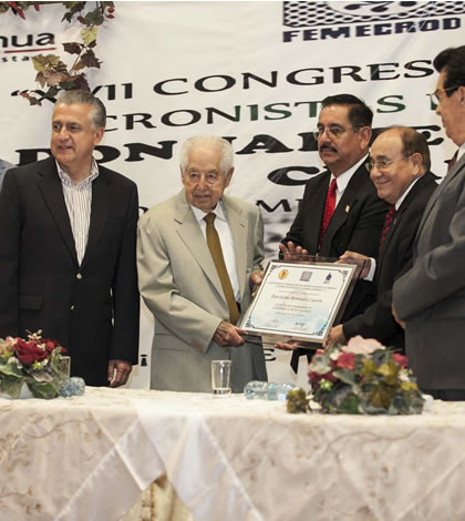 Entregan Reconocimiento a Don Jaime Bermudez Cuaron