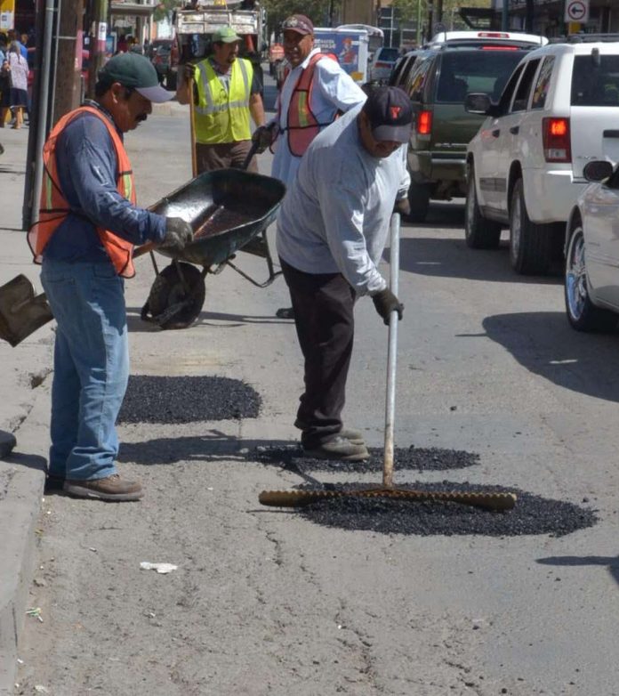 Realizan Obras de Bacheo en Distintas Colonias