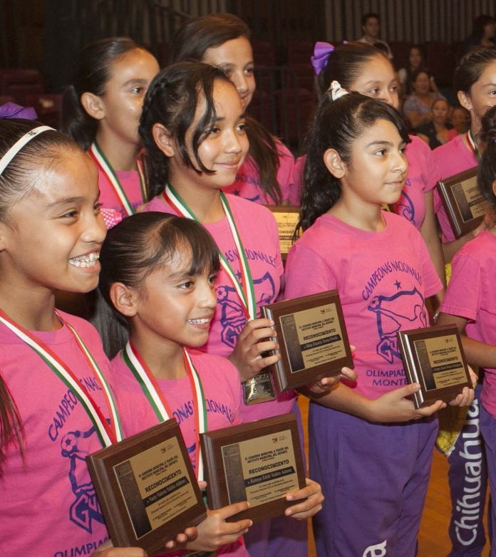 Premian a Deportistas Juarenses