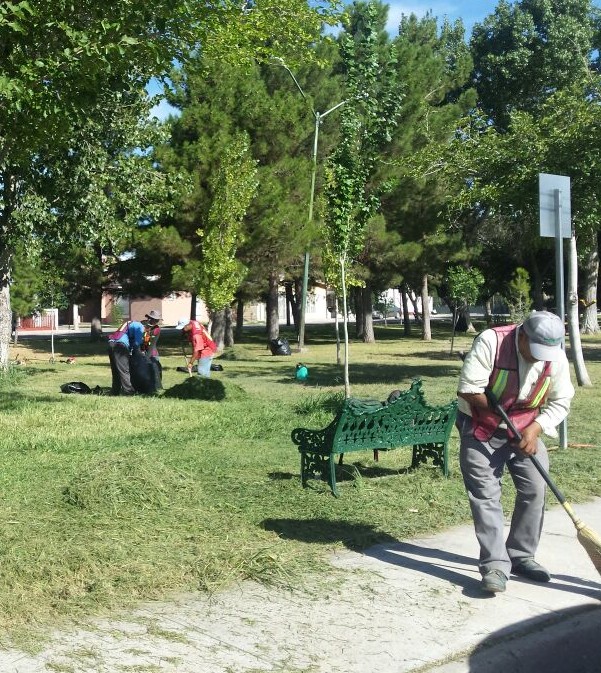 Reciben mantenimiento parques de la ciudad