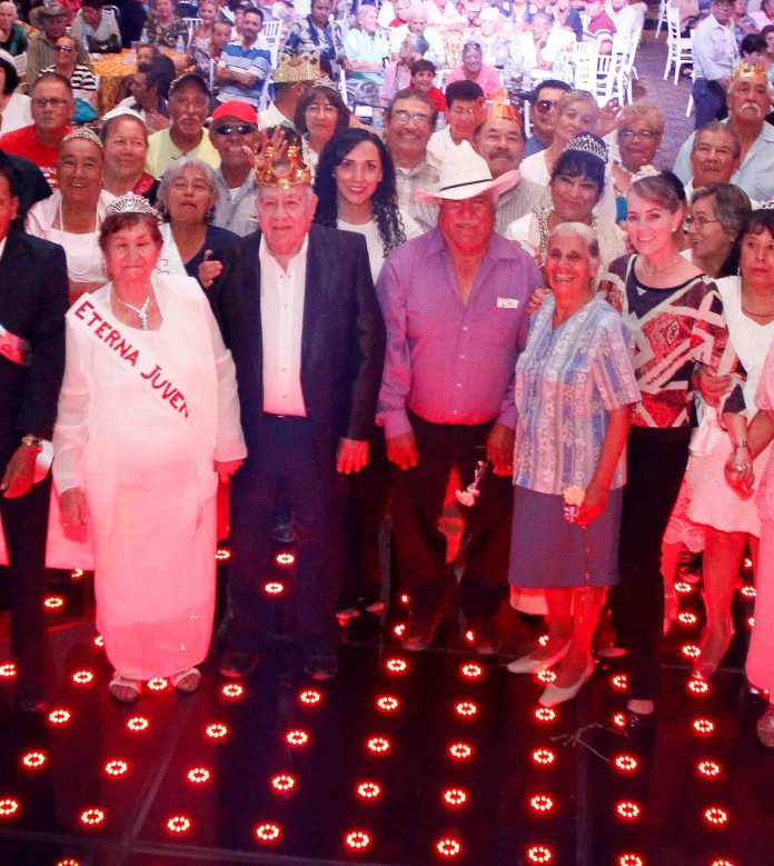 Disfrutan Adultos Mayores Festejo Por Día del Abuelo