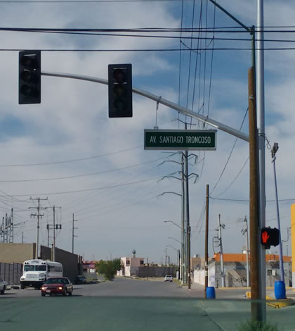 Continúa la Instalación de Semáforos