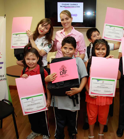 DIF Municipal Reconoce a Niños y Adolescentes