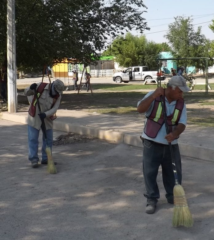 Limpian Parques de Diferentes Colonias