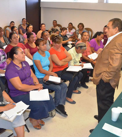 1500 Personas Asistieron a “Escuela para Padres” en Septiembre