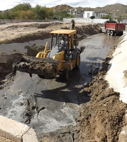 Limpian Arroyo de Colonia Ladrillera de Juárez