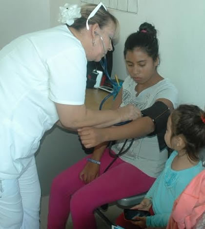 Lleva Servicios Médicos a Familias del Poniente
