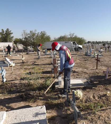 Preparan Cementerios Para Día de Muertos