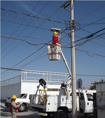 Reparan Fallas de Alumbrado en Colonias Por Lluvias