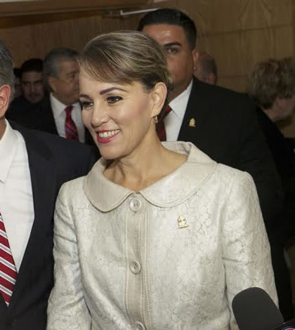 Rinde Virginia Gaytán de Serrano Segundo Informe de Actividades