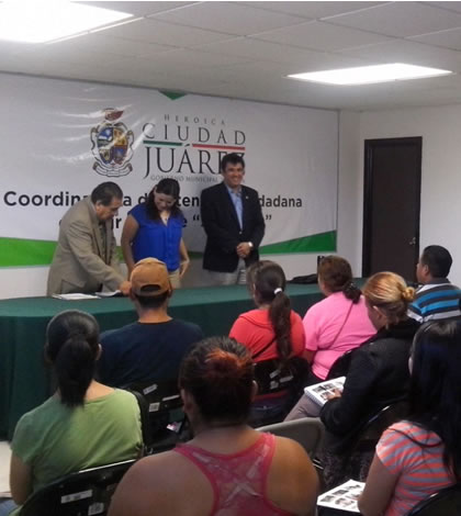 Capacitan a Padres de Familia en el Sur Oriente