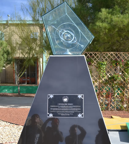 Develan Monumento de la Cápsula del Tiempo