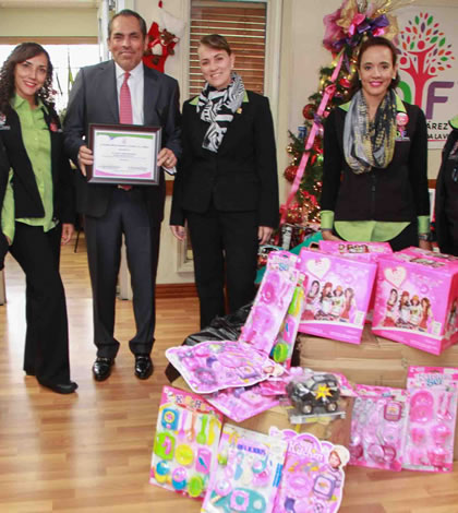 Dona Century 21 a DIF Juguetes Para Niños de Bajos Recursos