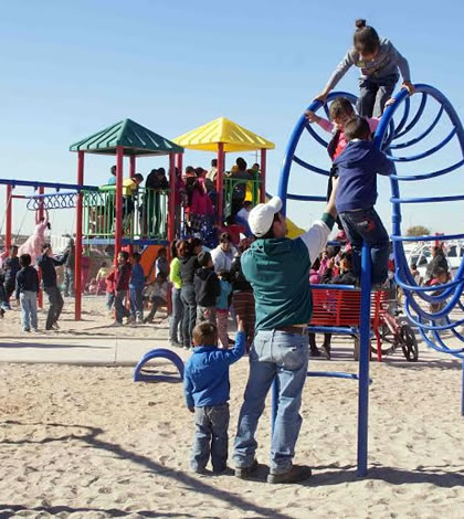 Entregan Títulos a Colonos del Oriente de la Ciudad