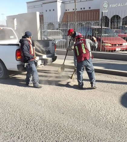 Apoya Dirección de Limpia Labores de Bacheo