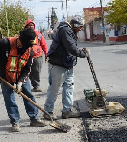 Continúan Labores de Bacheo en Zona Centro