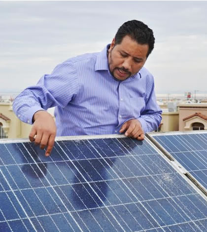 Maestro de UTCJ, Pionero en la Utilización de Energía Renovable