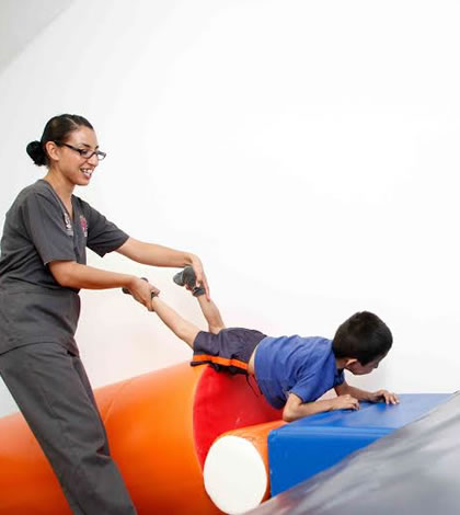 Ofrece DIF Terapias a Personas con Discapacidad