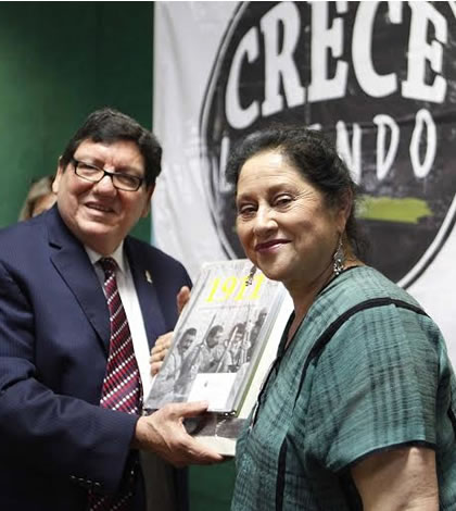 Promueve Angélica Aragón la No Violencia y el Gusto por la Lectura