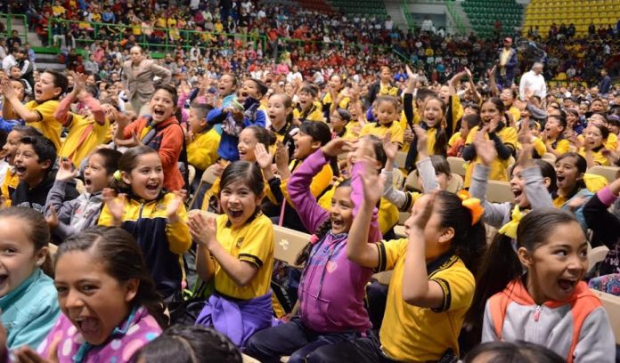 Festejan a Niños de Distintas Escuelas