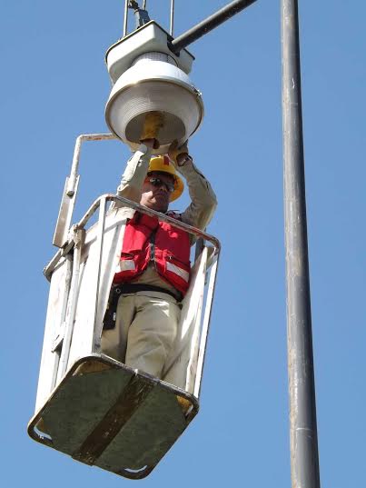 Reparan Alumbrado de Parques Industriales
