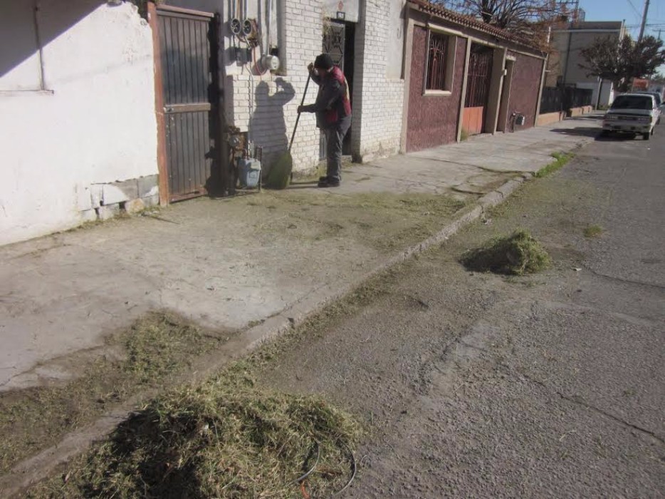 Atiende Municipio peticiones de la colonia El Barreal 1 escoba 1