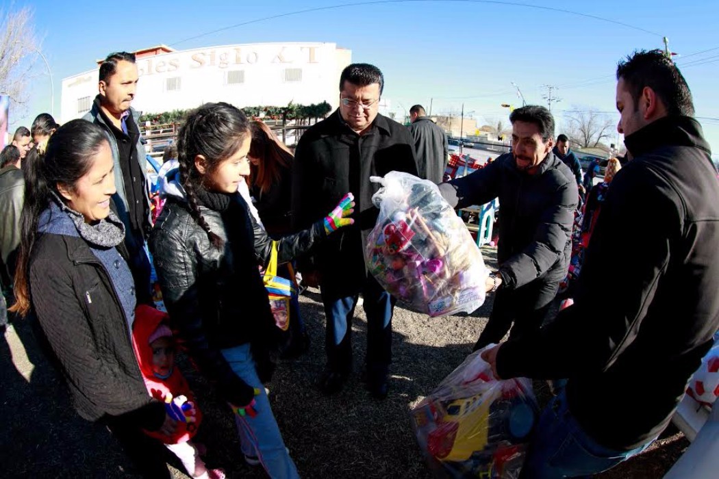 Entrega Presidente Municipal regalos de Reyes Magos 1 unnamed 2 1
