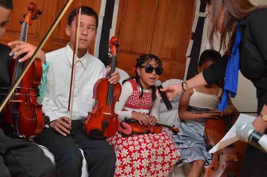 Cena en la Oscuridad