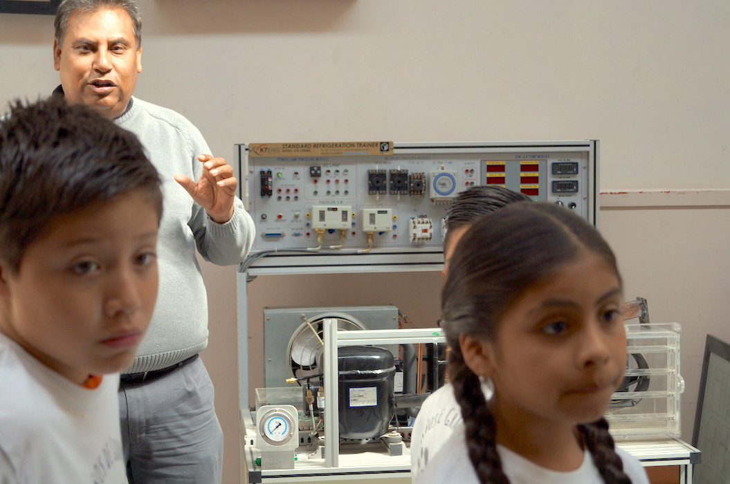 Alentando a la niñez para estudiar 1 Alentando a la ninez a estudiar 2