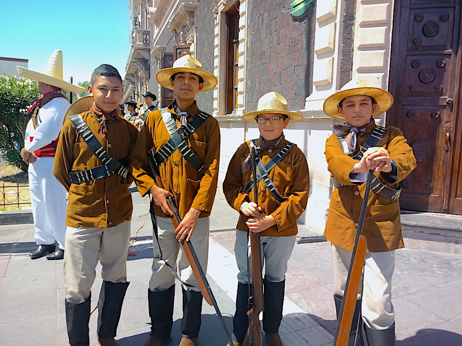 TOMA DE JUAREZ BAILARINES REVOLUCIONARIOS