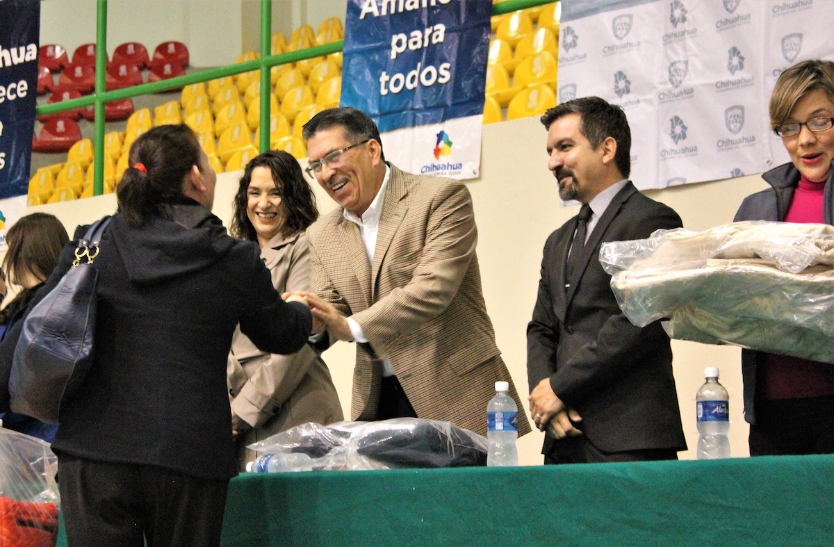 Entregan chamarras a beneficiarios del fideicomiso FANVI 1 Entrega de apoyos FANVI 4