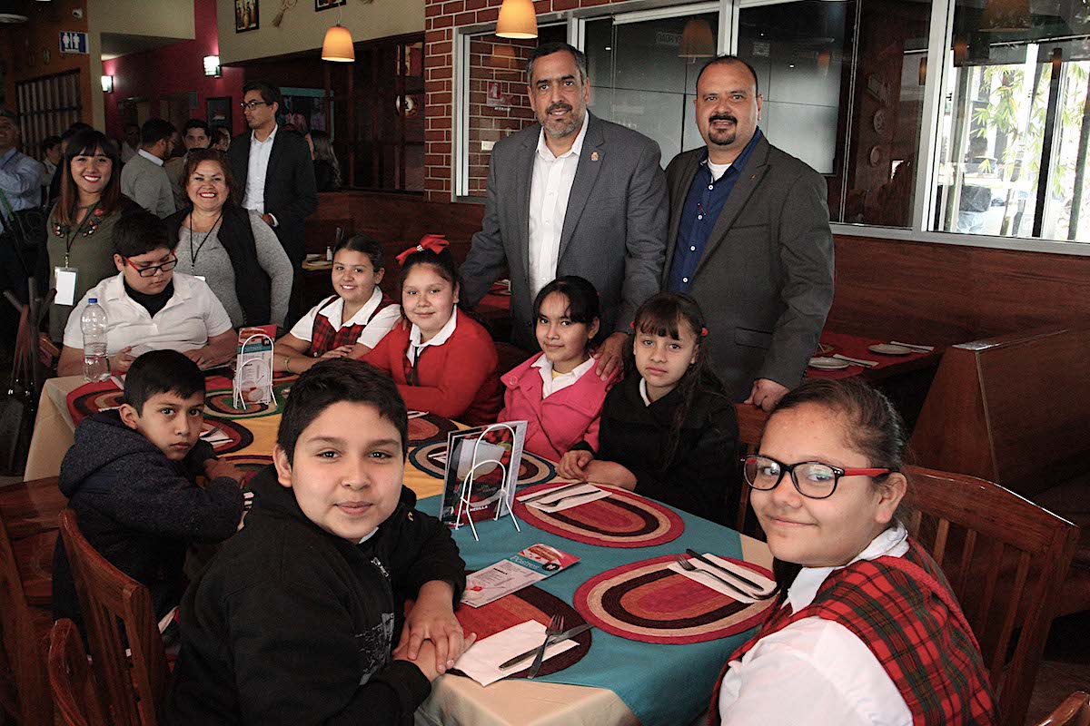 Motivan a estudiantes con programa “Hoy visito un restaurante” 1 Hoy visito un restaurante Loaeza Ortega