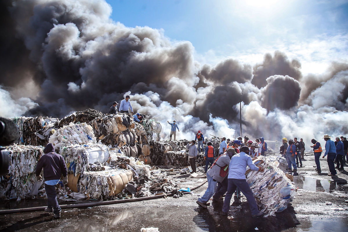 Incendio planta recicladora