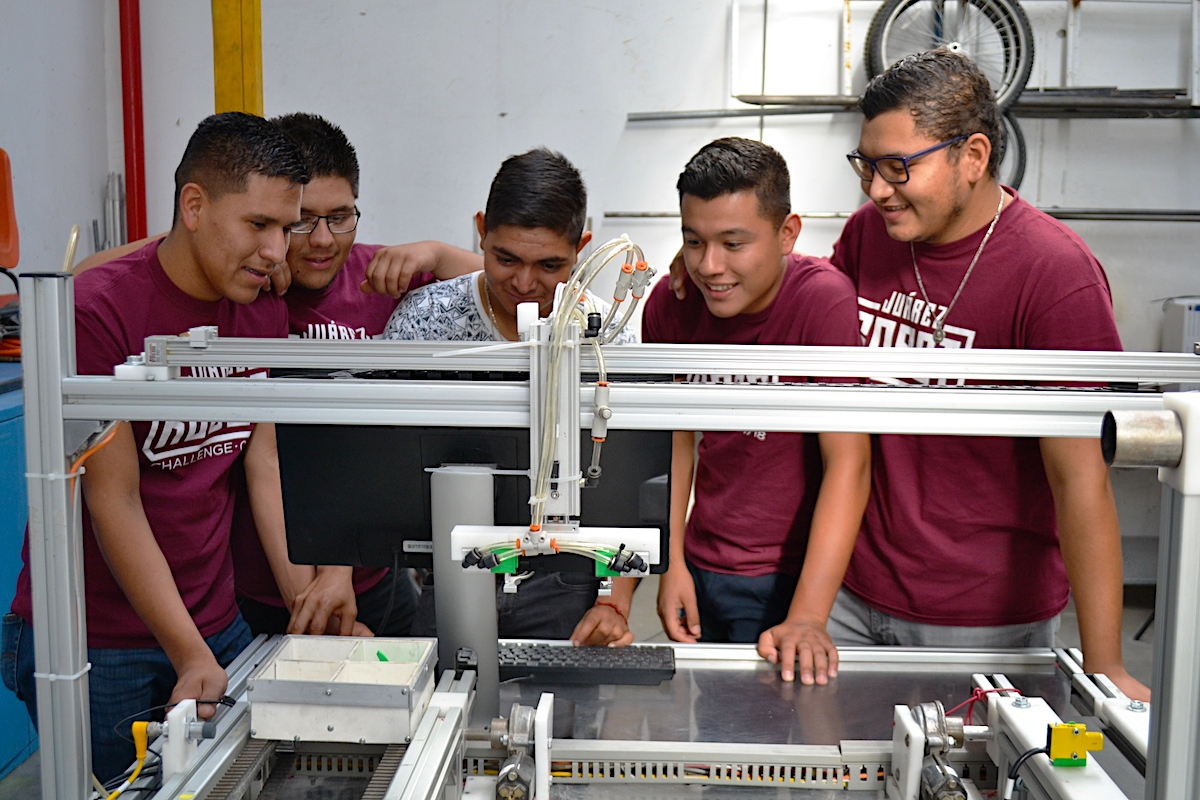 Robot de la UTCJ derrotó a los del ITCJ, UACJ y UACH 1 UTCJ robot campeon