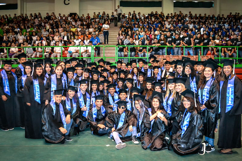 Generación de Excelencia reconoce a más de 180 alumnos de UTCJ 1 Rector UTCJ con alumnos