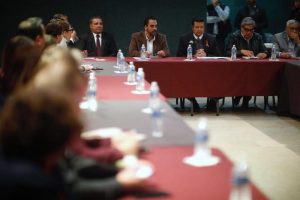 Se reúne Alcalde con funcionarios y ONG's en torno al Plan Municipal de Desarrollo 2018-2021 1 Armando Cabada reunion ongs pmd