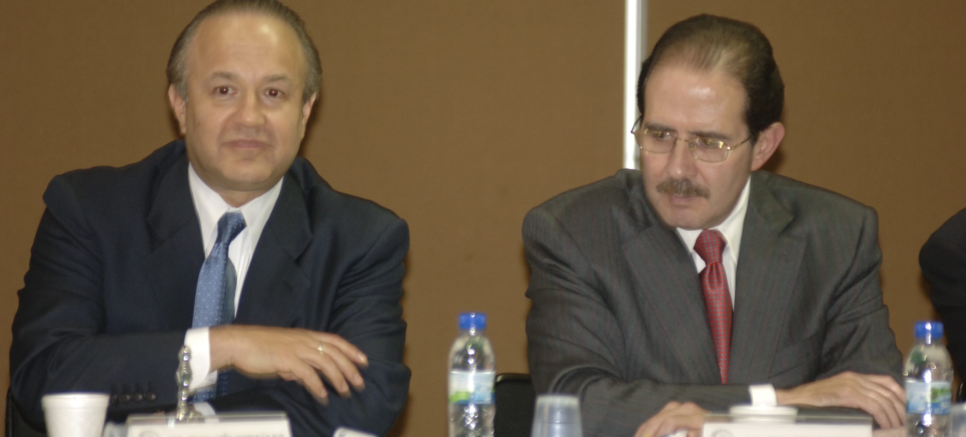 TORRE FUERTE: ‘Despojan’ a los Notarios Públicos 3 f775b5383deb7f3c0003866f7fa7878d 6