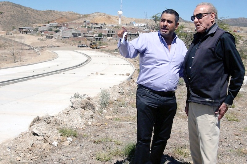 Elizondo y Lozoya recorren obras en Parral 1 Gustavo Elizondo y Alfredo Lozoya