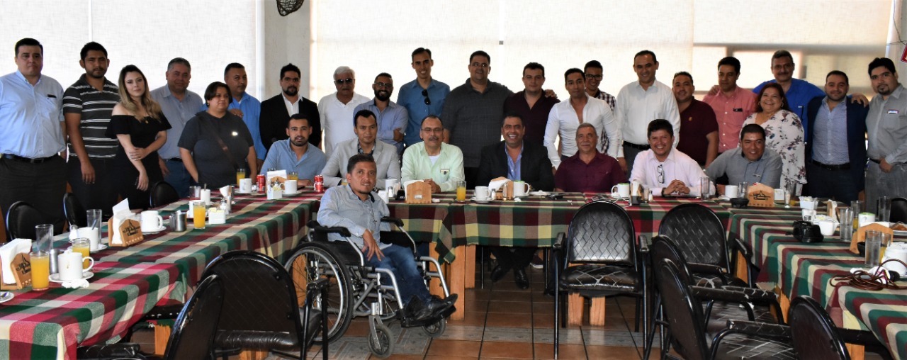 Alfredo Lozoya con Periodistas de Parral