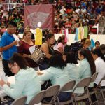 entrega de becas y mochilas 1