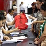 entrega de becas y mochilas 2