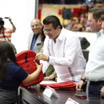 entrega de becas y mochilas 4