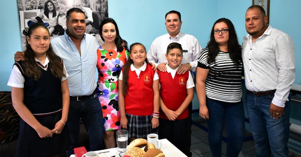 Alfredo Lozoya regreso a clases uniformes parral