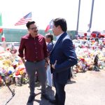Acompaña Alcalde a presidente de la Cámara de Diputados durante pronunciamiento por víctimas del 03/08 3 Visita memorial Walmart 1