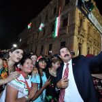Conviven Gobernador Javier Corral y su esposa Cinthia Chavira con asistentes al Grito 11 Javier Corral Grito 2019 11