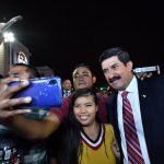 Conviven Gobernador Javier Corral y su esposa Cinthia Chavira con asistentes al Grito 18 Javier Corral Grito 2019 18