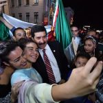 Conviven Gobernador Javier Corral y su esposa Cinthia Chavira con asistentes al Grito 19 Javier Corral Grito 2019 19