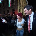 Conviven Gobernador Javier Corral y su esposa Cinthia Chavira con asistentes al Grito 6 Javier Corral Grito 2019 6
