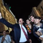 Conviven Gobernador Javier Corral y su esposa Cinthia Chavira con asistentes al Grito 7 Javier Corral Grito 2019 7