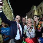 Conviven Gobernador Javier Corral y su esposa Cinthia Chavira con asistentes al Grito 9 Javier Corral Grito 2019 9